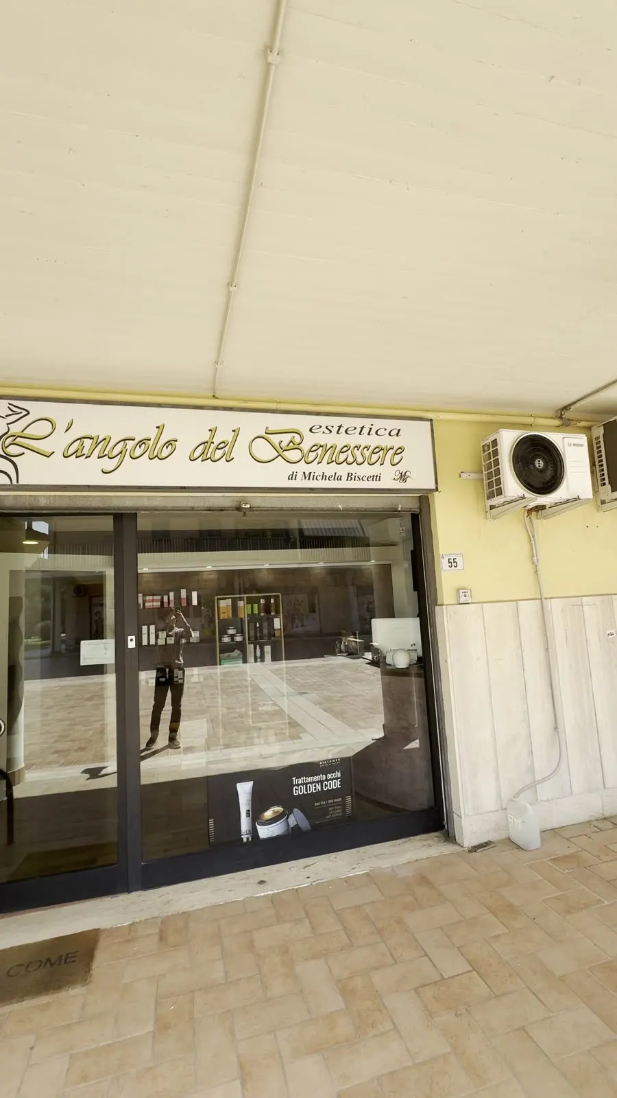 L'insegna del centro L'Angolo del Benessere a Cerveteri